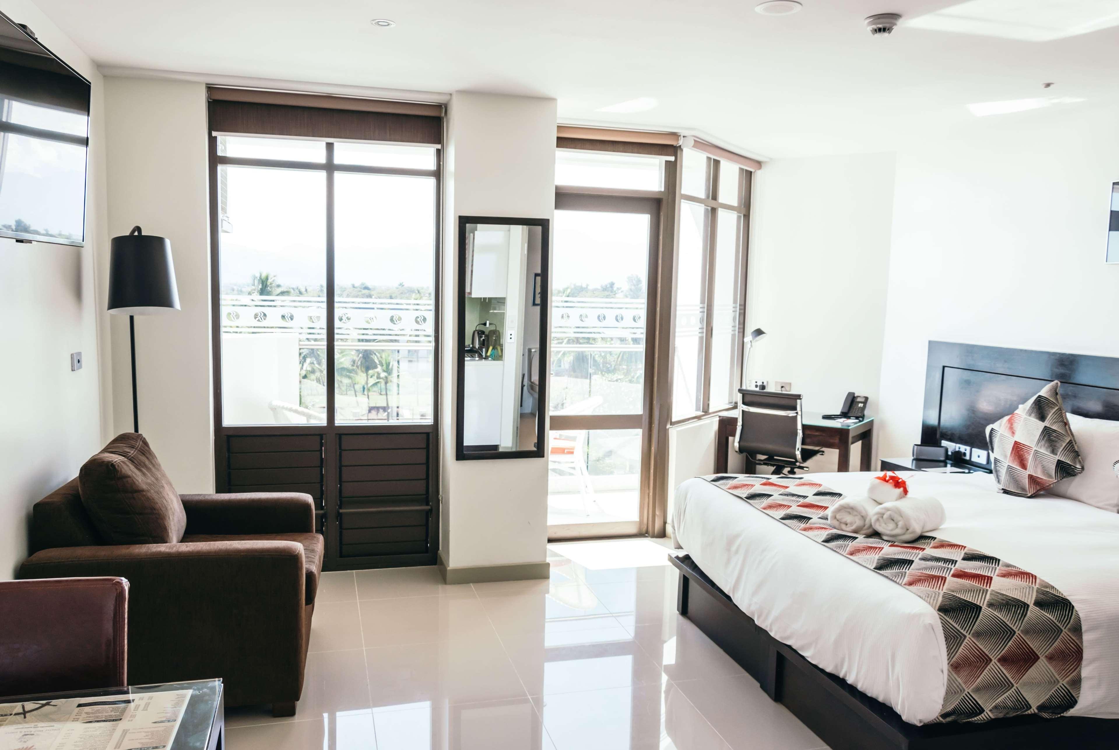 Ramada Suites By Wyndham Wailoaloa Beach Fiji Nadi Extérieur photo