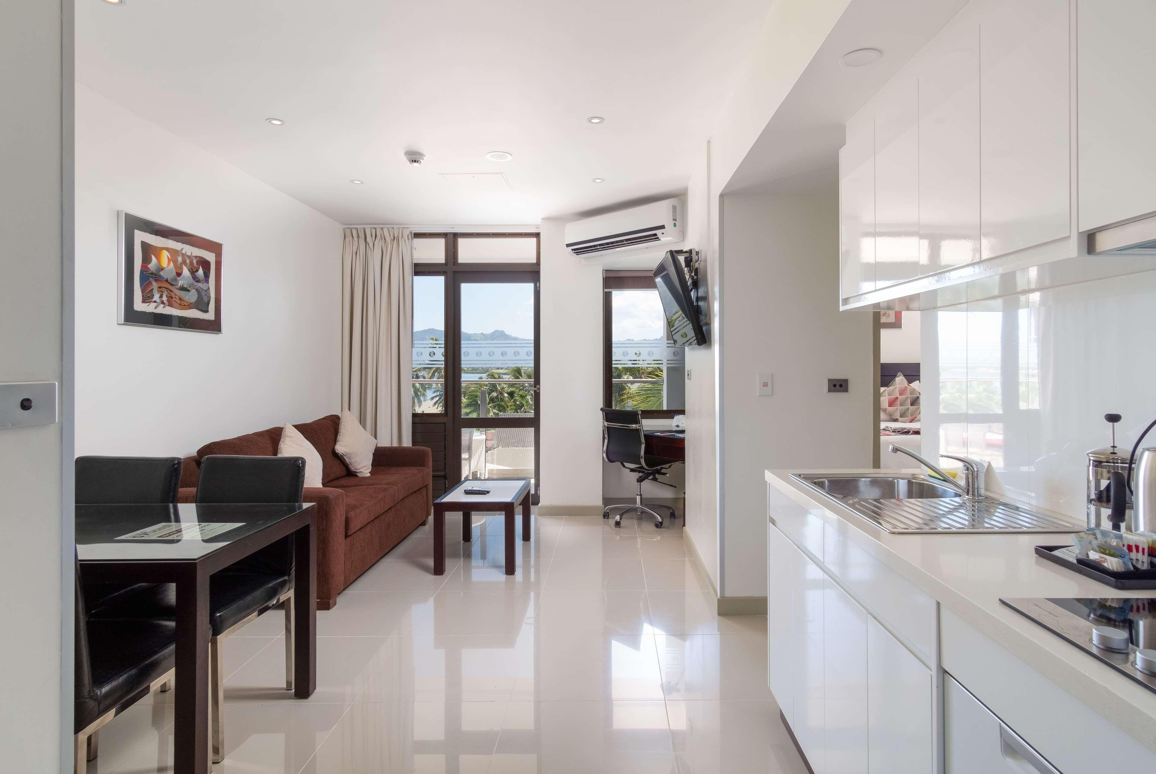 Ramada Suites By Wyndham Wailoaloa Beach Fiji Nadi Extérieur photo