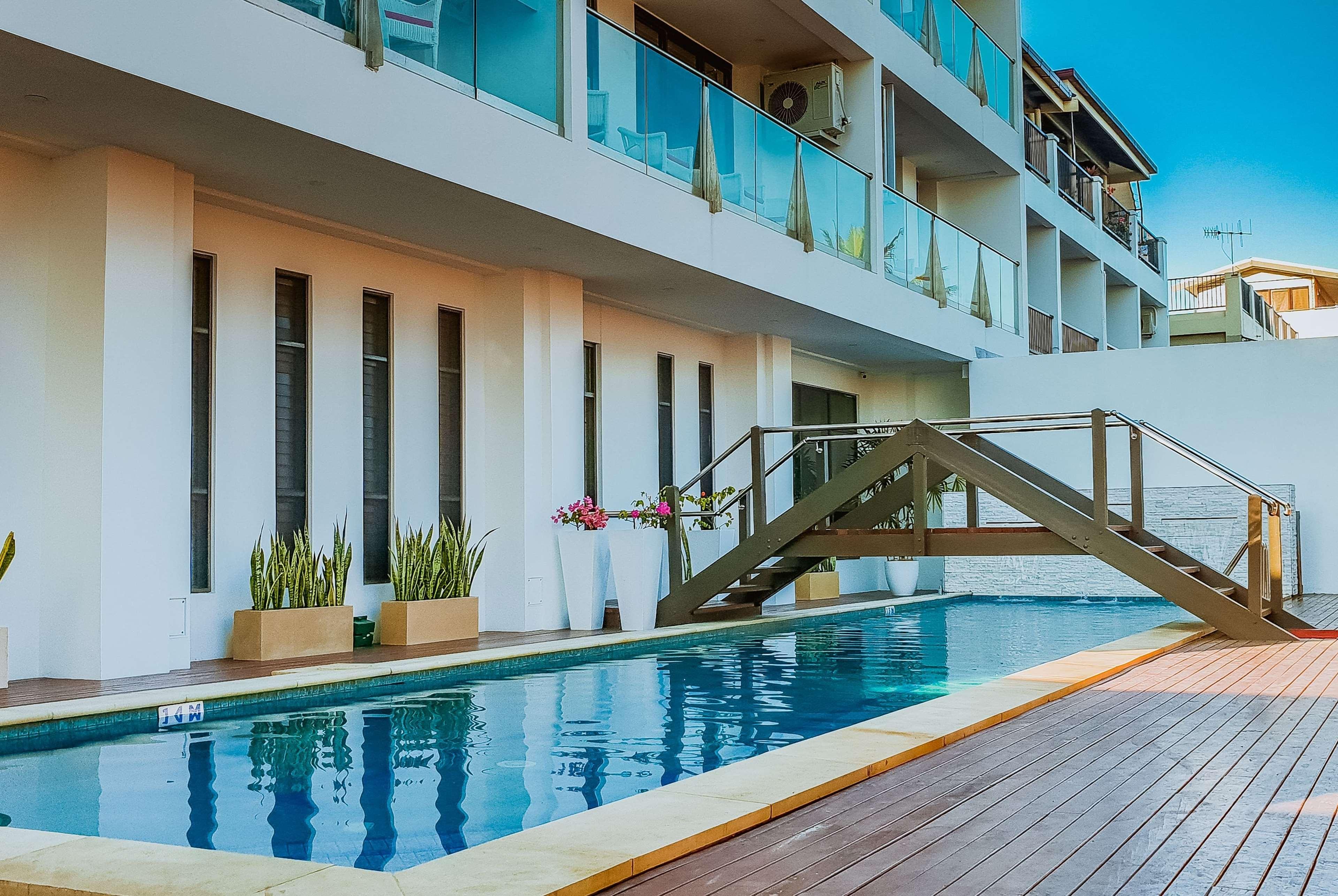 Ramada Suites By Wyndham Wailoaloa Beach Fiji Nadi Extérieur photo