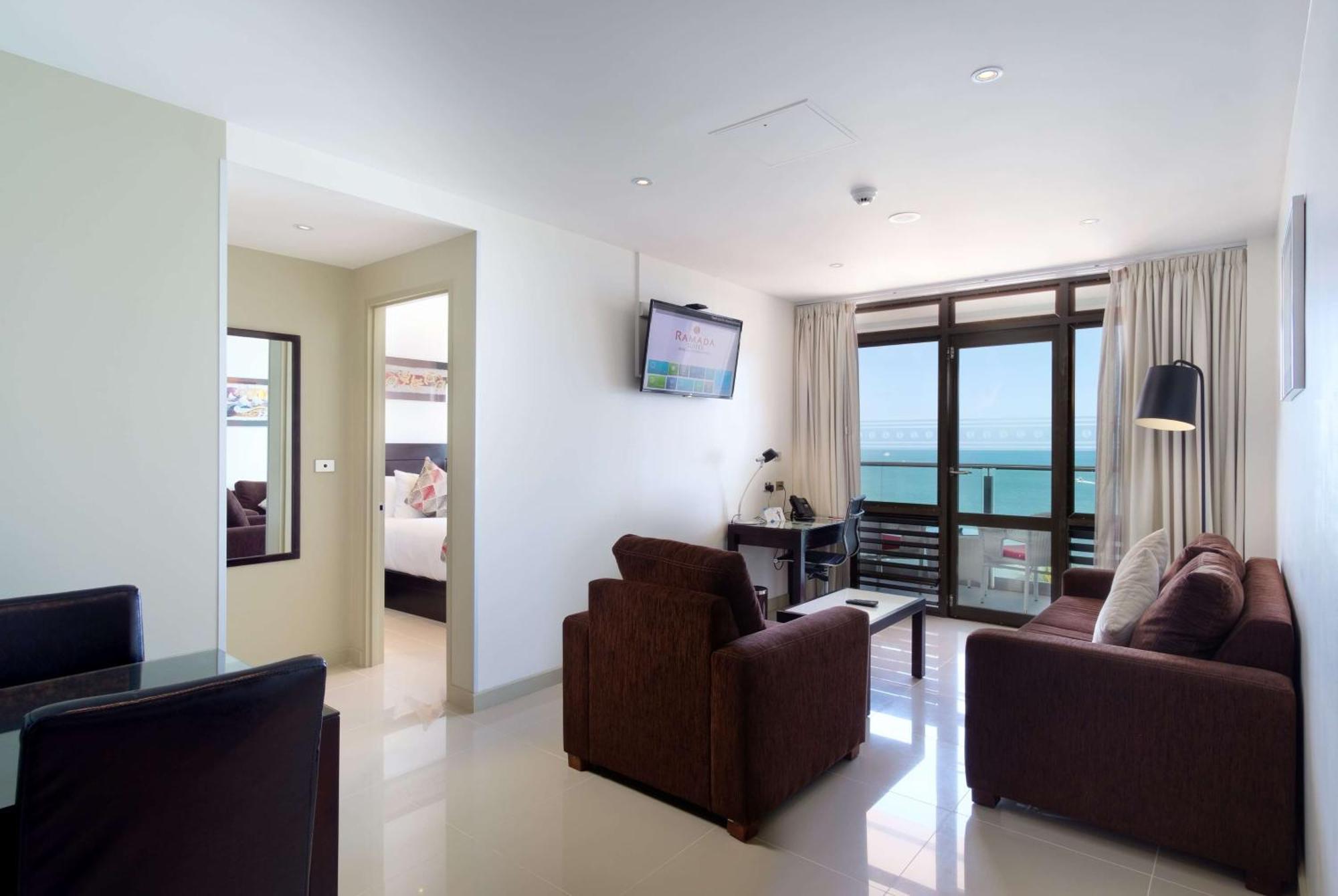 Ramada Suites By Wyndham Wailoaloa Beach Fiji Nadi Extérieur photo