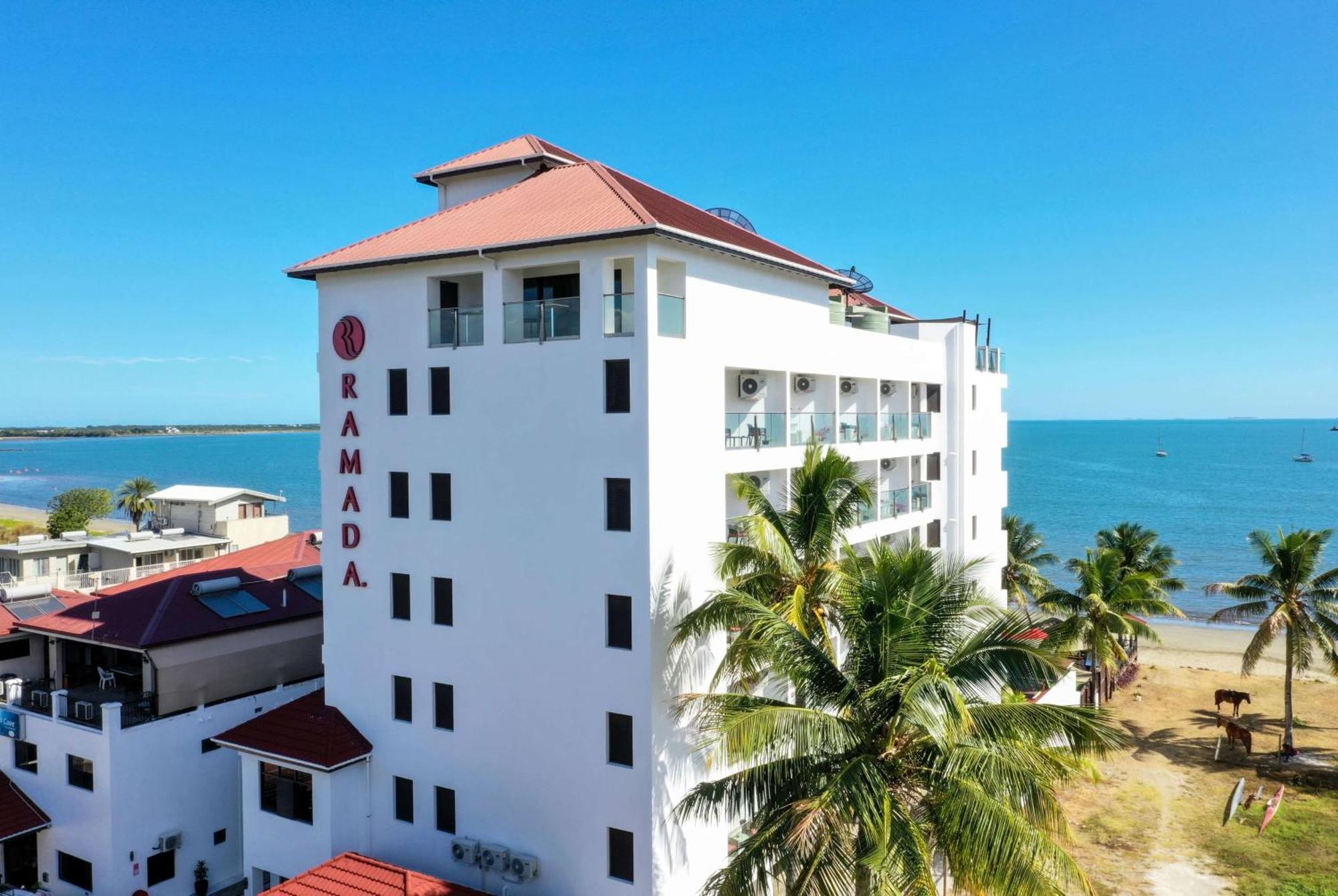 Ramada Suites By Wyndham Wailoaloa Beach Fiji Nadi Extérieur photo