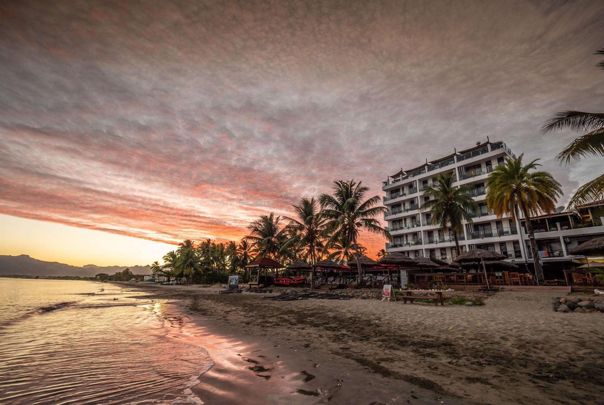 Ramada Suites By Wyndham Wailoaloa Beach Fiji Nadi Extérieur photo